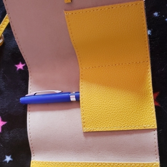 𝅺YELLOW walls/ect. - Picture 6 of 9